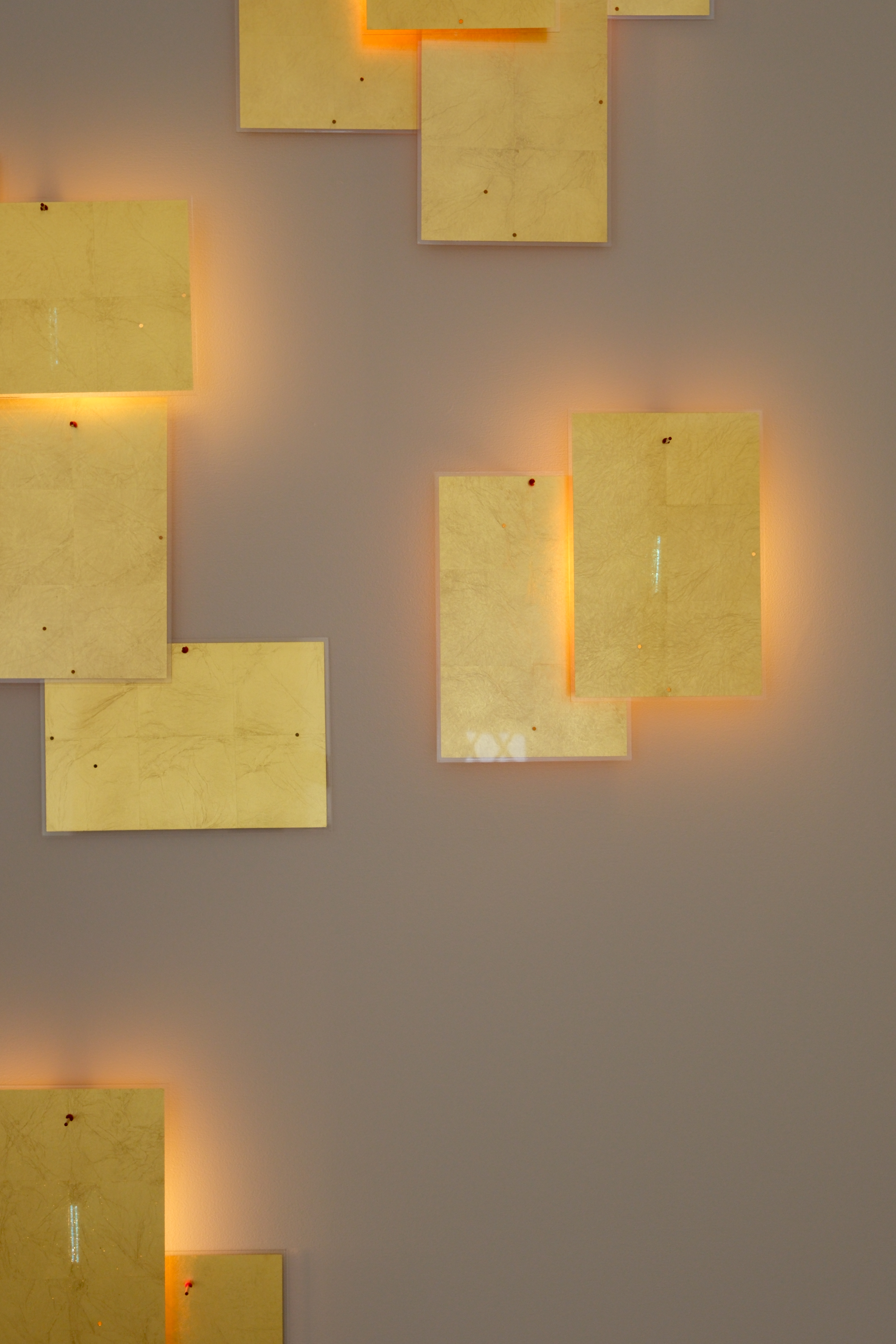 24 Karat Blau Flat | Official Ingo Maurer Online Shop | Gold Wall Lamp